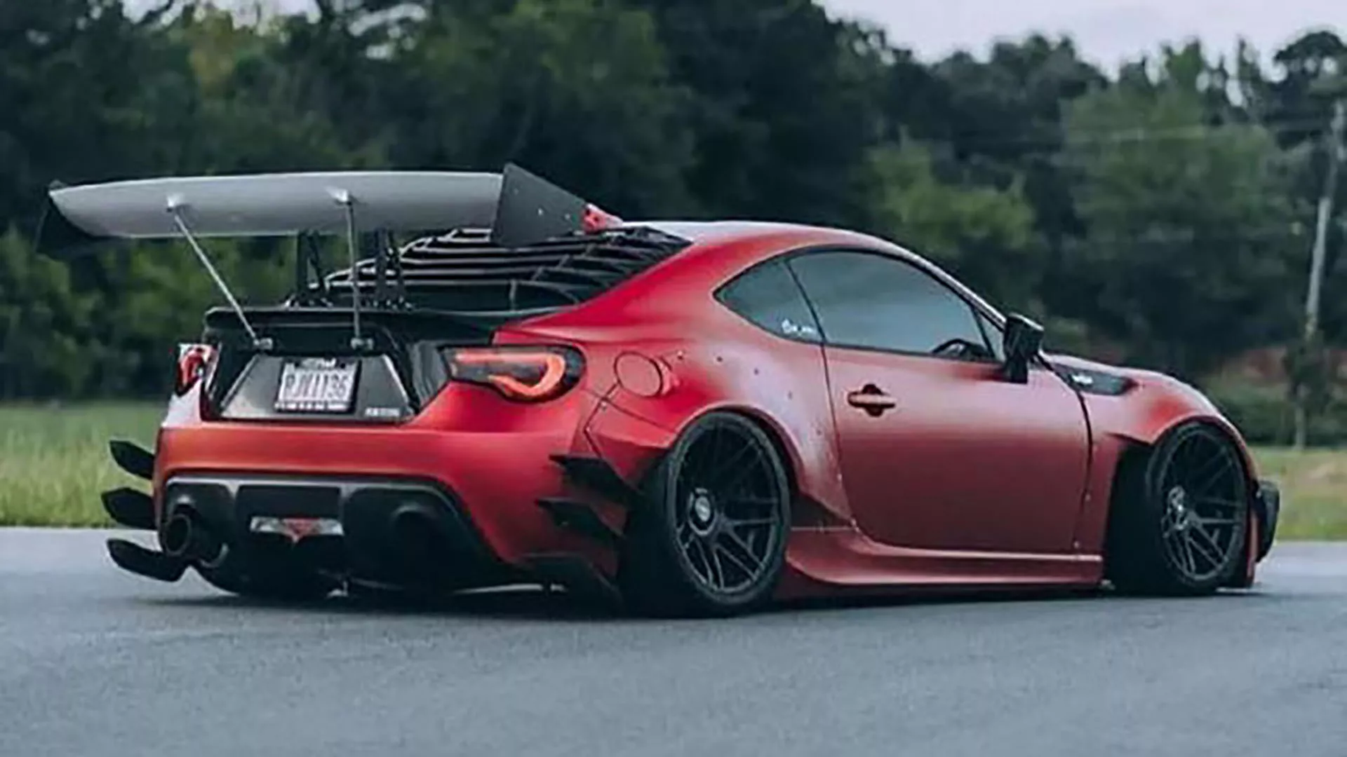 post:32565:What is the main modification of car modification? visual