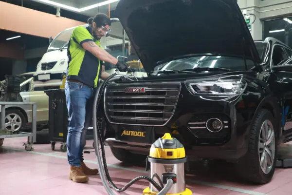 Why and how to use a HTS558 Engine Cleaner?