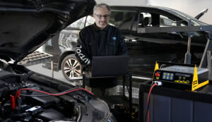 AUTOOL EM385 Auto Power Inverter ECU Programming