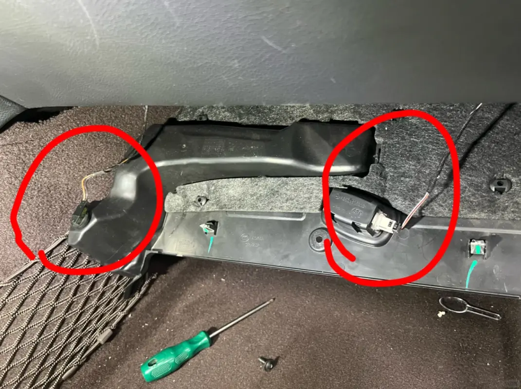 Mercedes cabin air filter connector area image 4