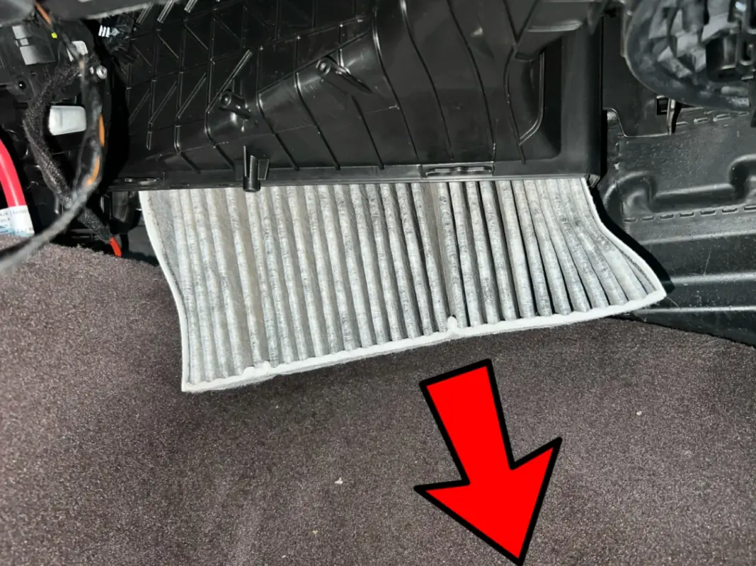 Mercedes external cabin air filter twist-lock fasteners image 11
