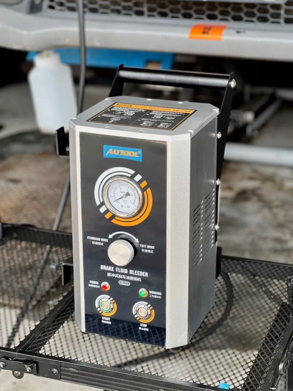 AUTOOL AST609 Pulsating Brake Fluid Change