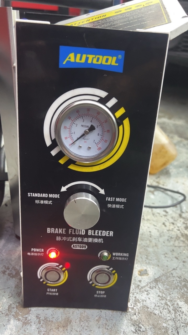AUTOOL AST609 Pulsating Brake Fluid Change