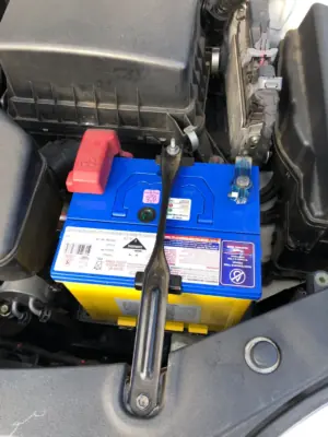 Car battery checking and replacement guide image