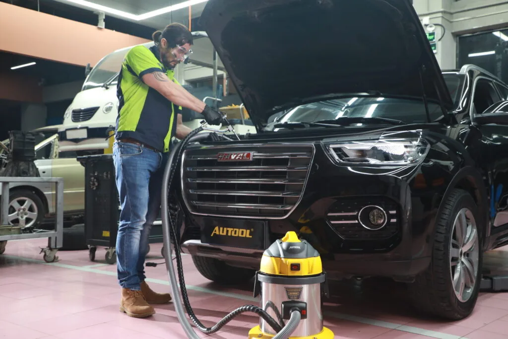 Why and how to use a HTS558 Engine Cleaner?
